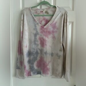 Dylan tie-dye Ali V-neck. Berry/Blue EUC! Rare. Size Medium!